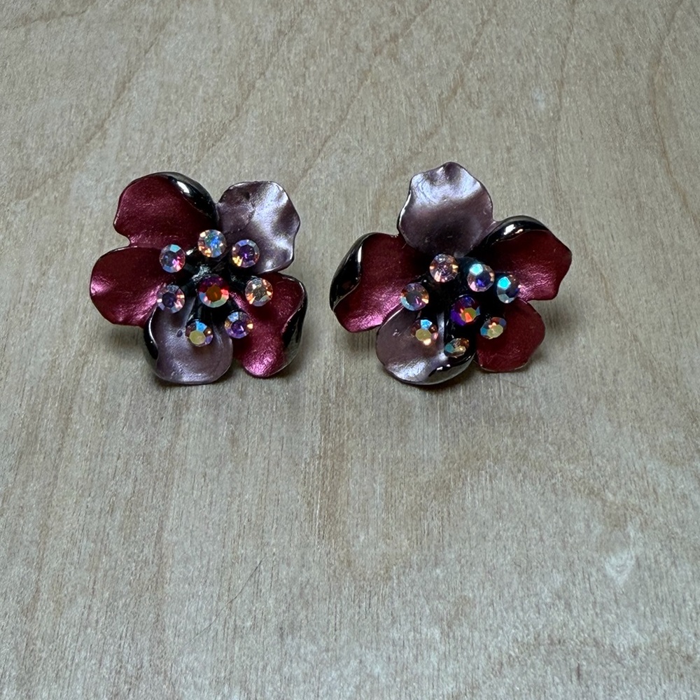 Elegant Floral Earrings with Red and‎ Purple Accents